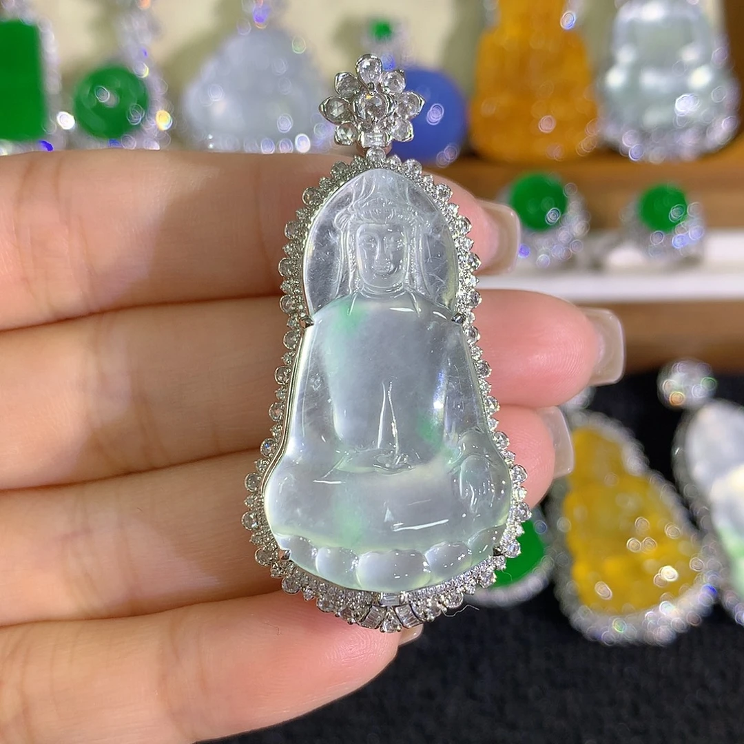 翡翠18K金镶嵌颈饰观音