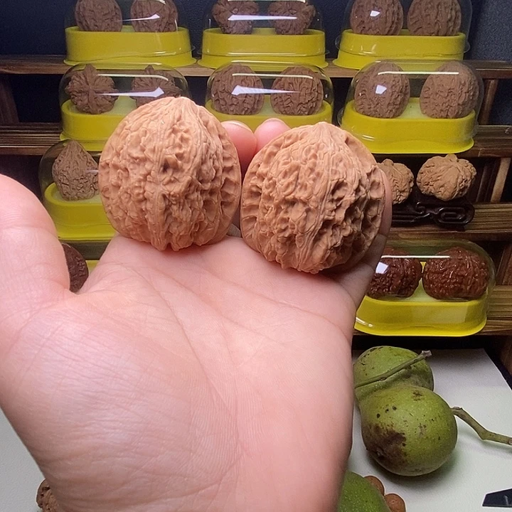 龙脊菩提把件文玩核桃43尺原装绣球
