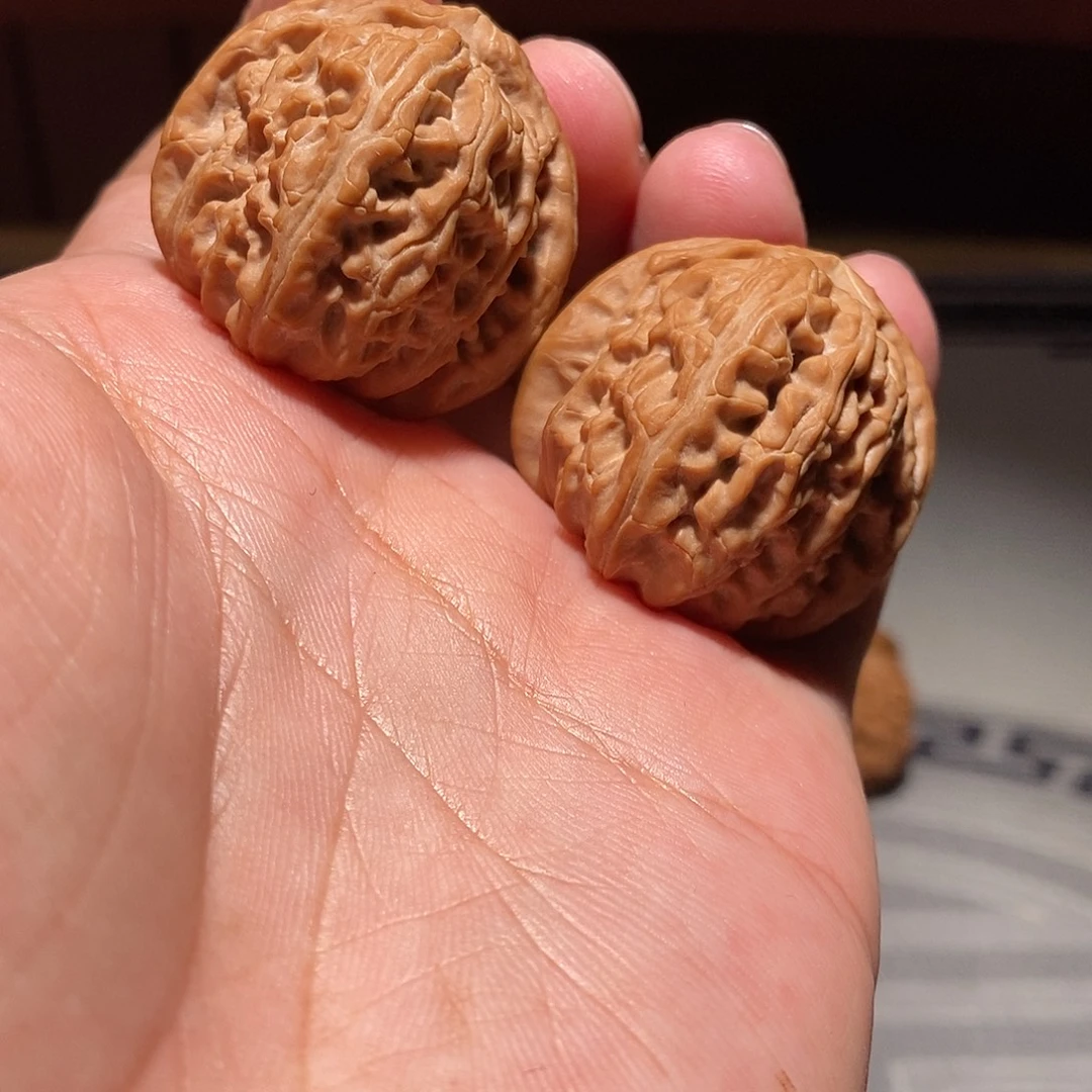 文玩核桃把件009三角白34尺全品