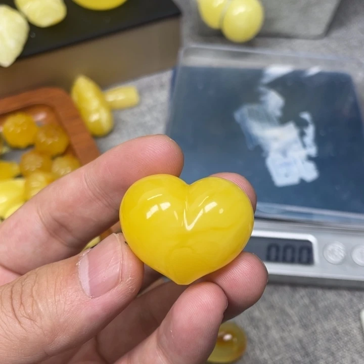 悦***己琥珀未镶嵌珠宝奇石