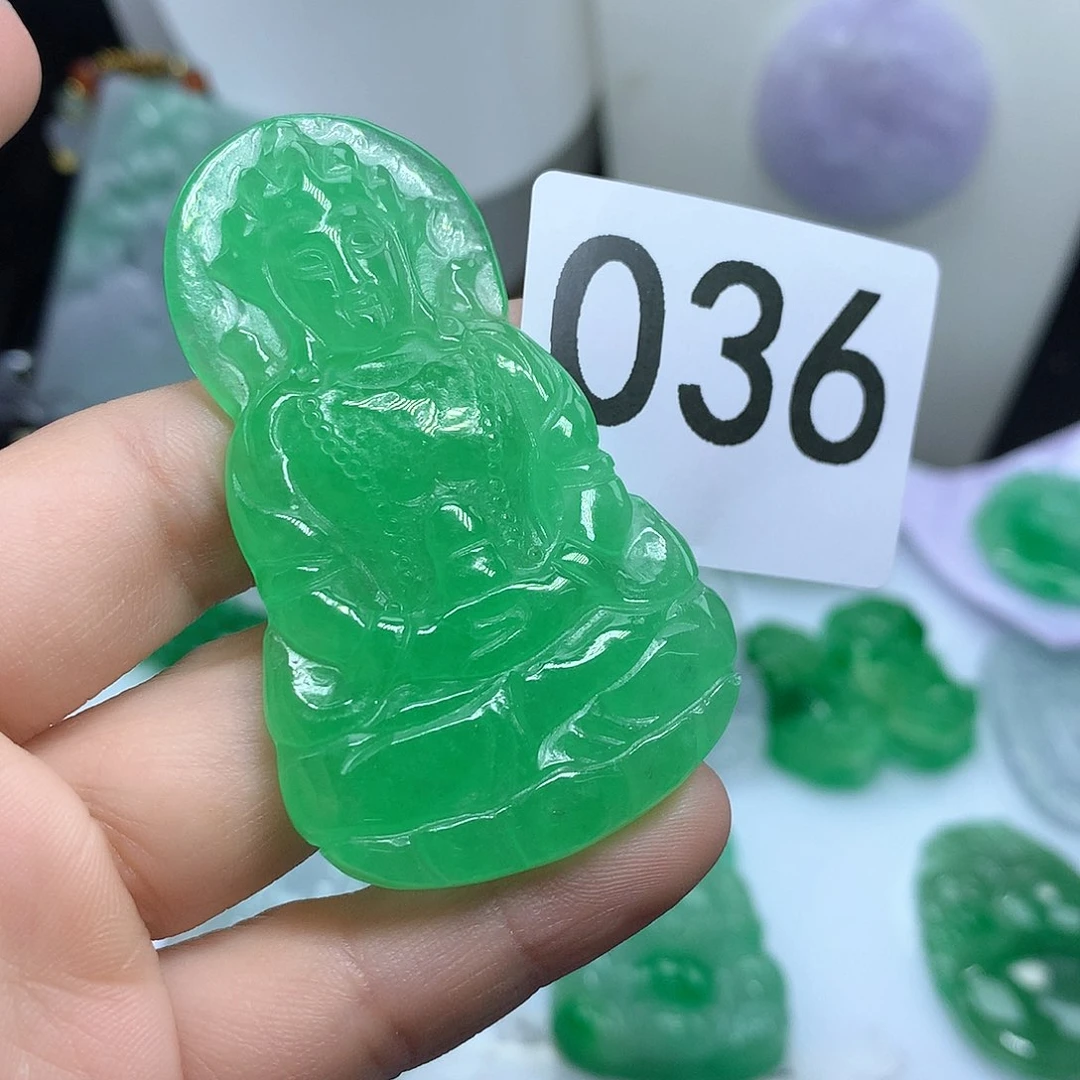 翡翠吊坠(赠链)未镶嵌