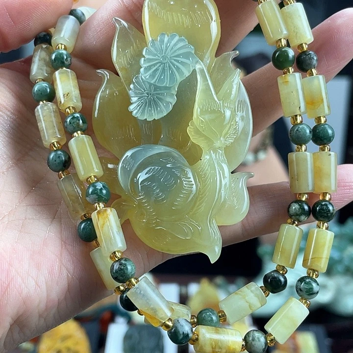 蛇纹石玉颈饰未镶嵌