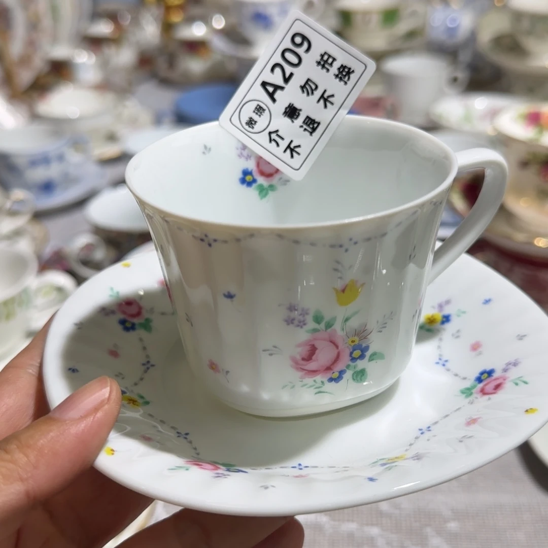 咖啡杯里的咖啡是我的最