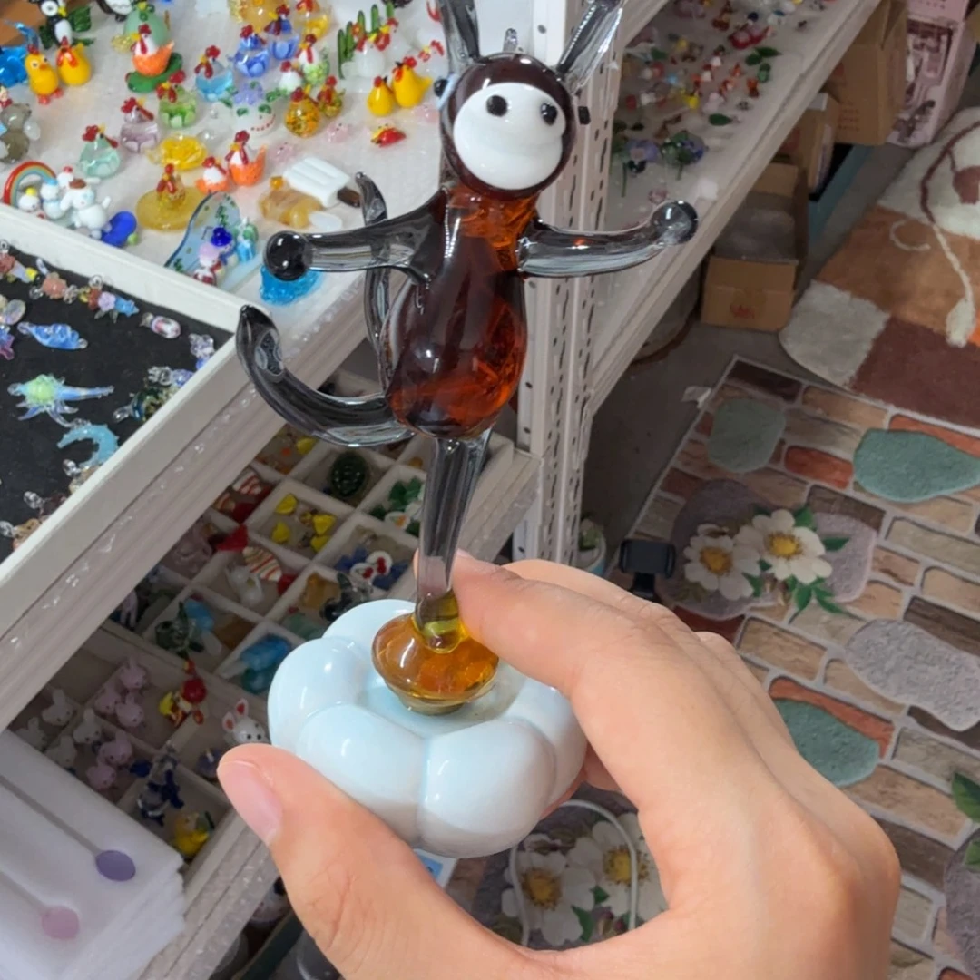 N***e琉璃手工艺品旋转功夫驴
