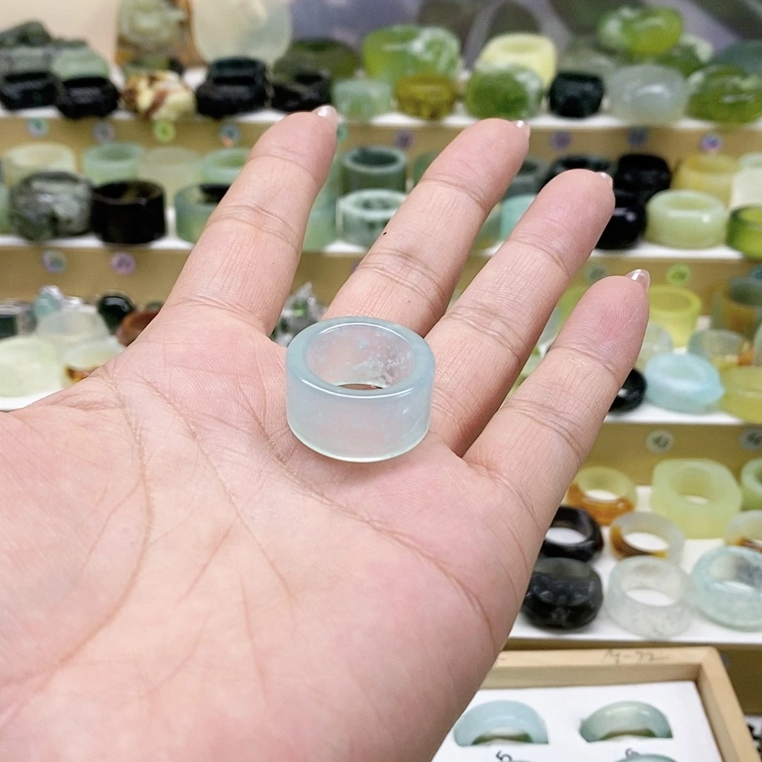 岫玉天然玉石未镶嵌?