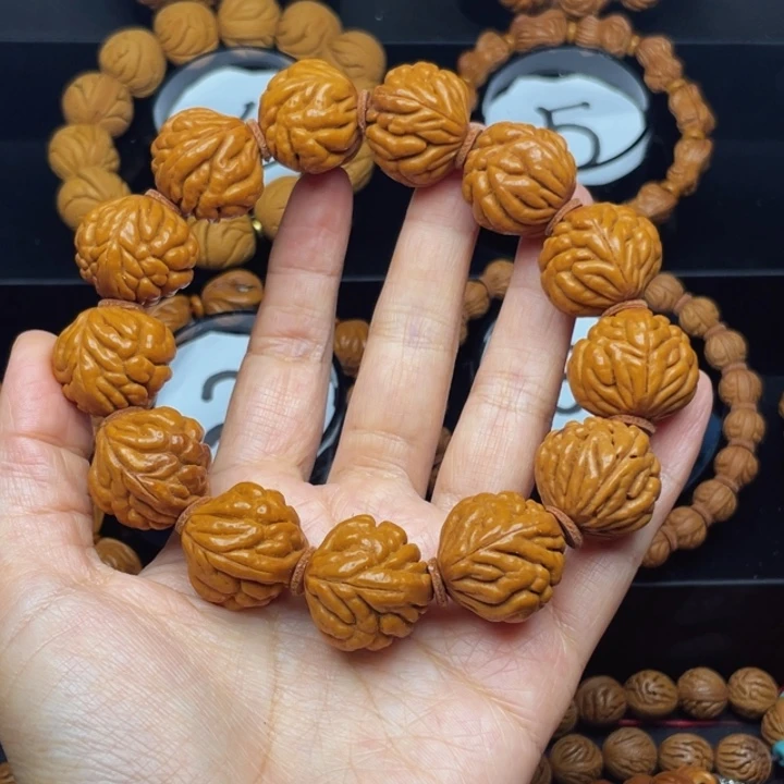 用***深桃核吊坠豹子头^_^