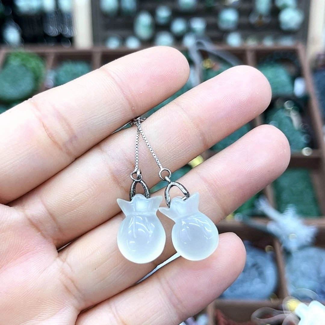 【闪购商品】蛇纹石玉未镶嵌颈饰