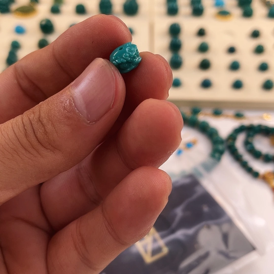 绿松石未镶嵌颈饰