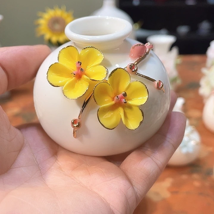 手工陶瓷精致摆件