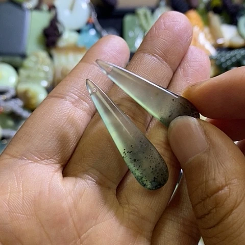 岫玉未镶嵌耳环一对