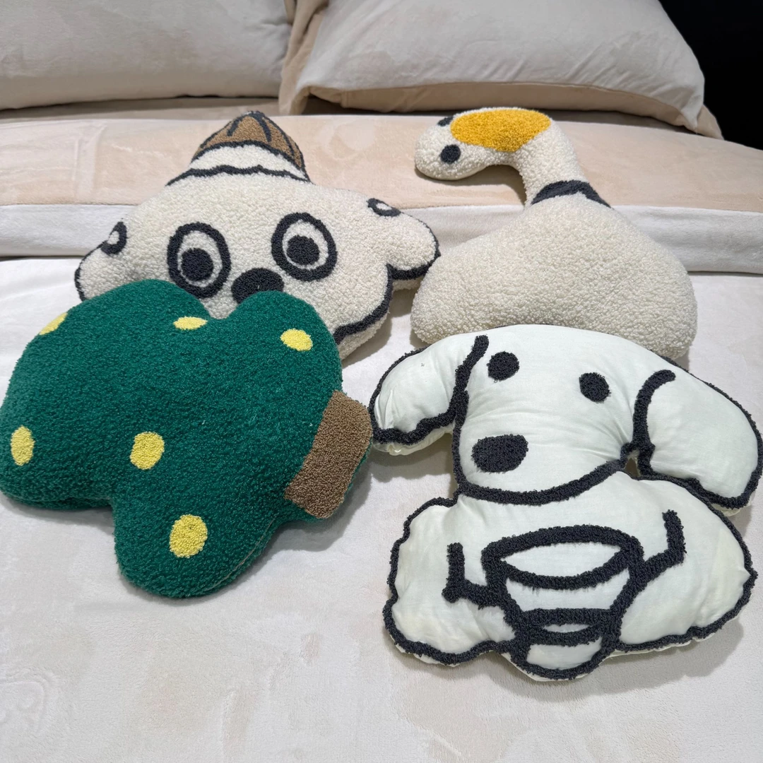 秋冬新品！！【毛巾绣随机玩偶抱枕】卡通可爱玩偶抱枕