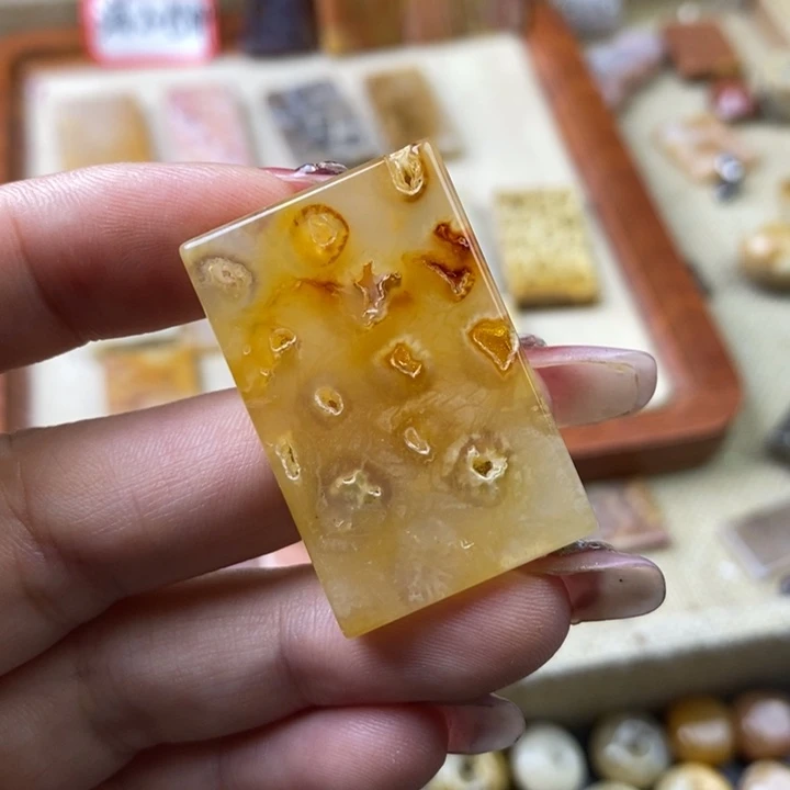 石英岩玉合金颈饰