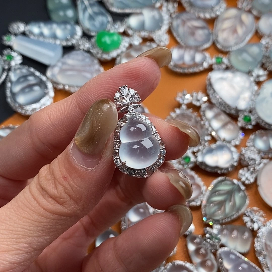 颈饰18K金镶嵌翡翠天然缅甸A货翡翠葫芦