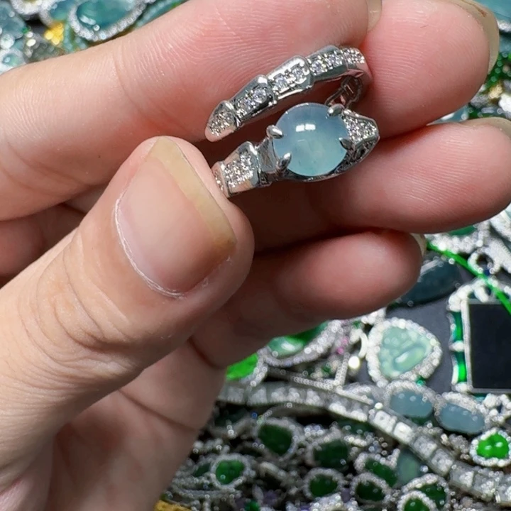 翡翠未镶嵌颈饰天然A货翡翠放漏