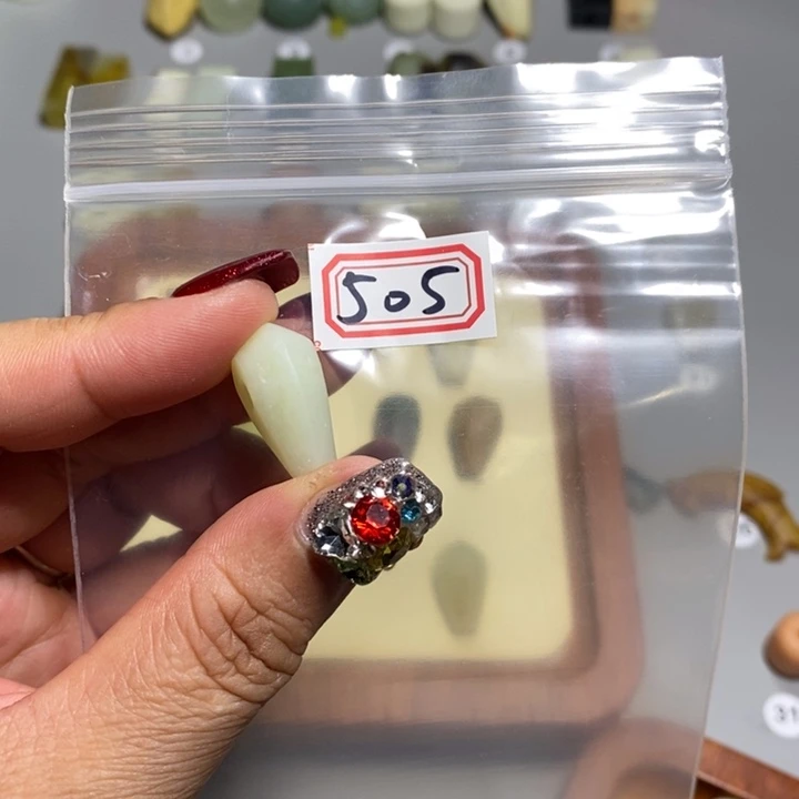 蛇纹石玉颈饰未镶嵌A**e