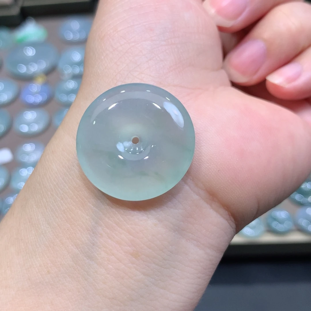 翡翠未镶嵌颈饰平安扣