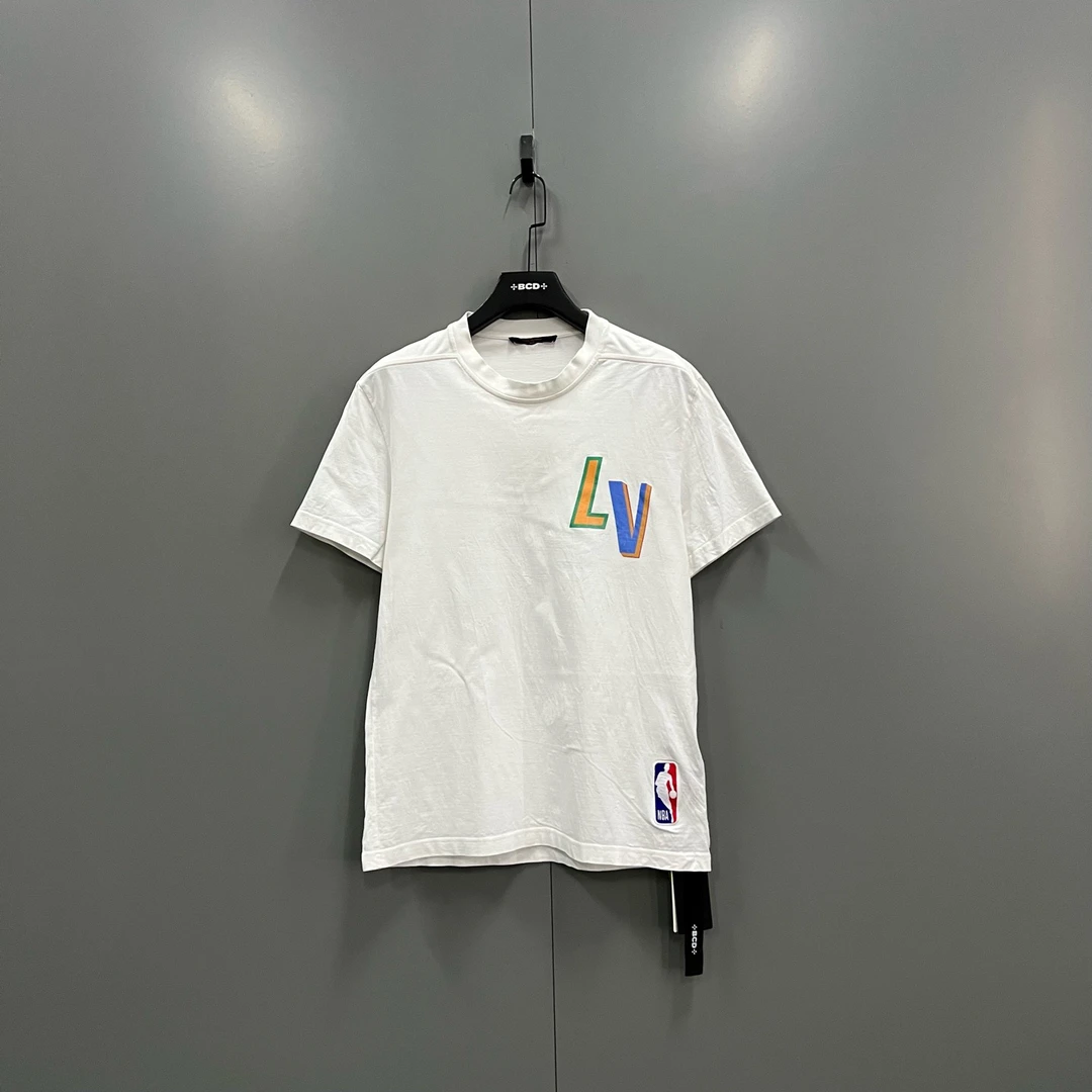 95新 LouisVuitton/路易威登 (ll) NBA 印花logo短袖 M码/609456