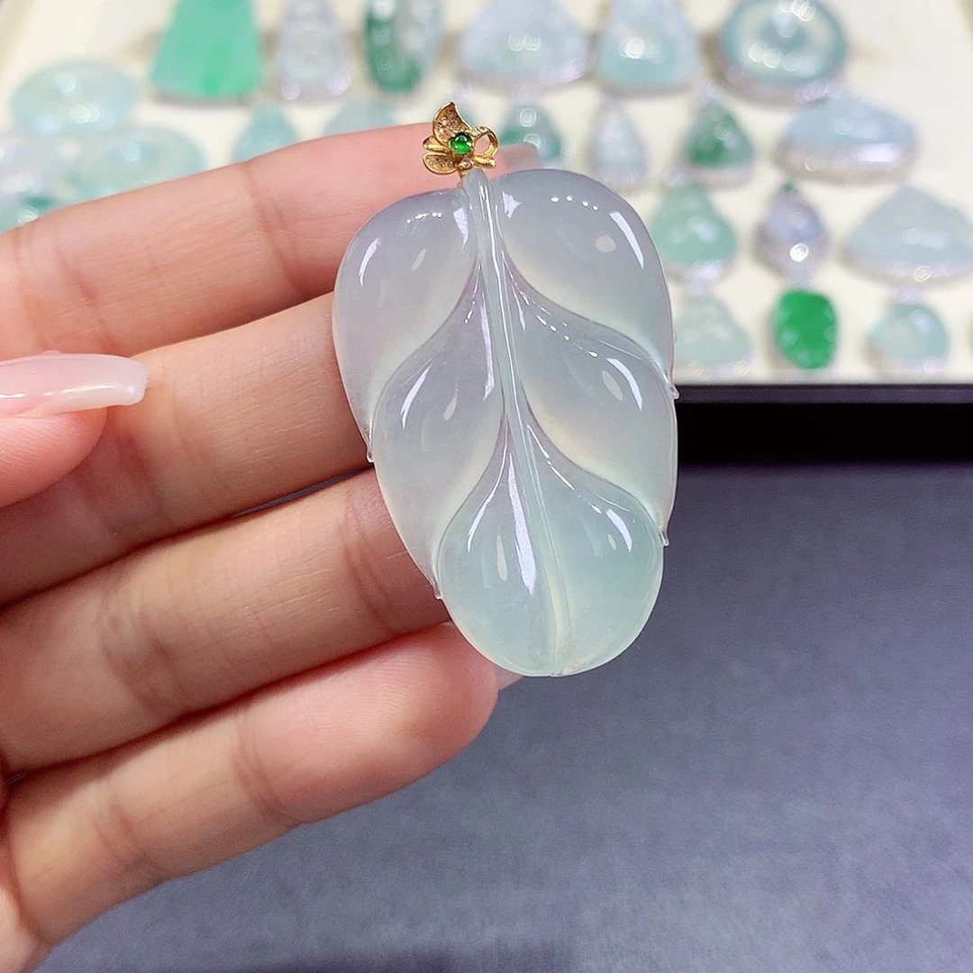 翡翠18K金镶嵌颈饰翡翠