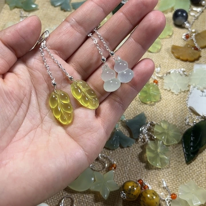 蛇纹石玉耳饰未镶嵌霓**衣