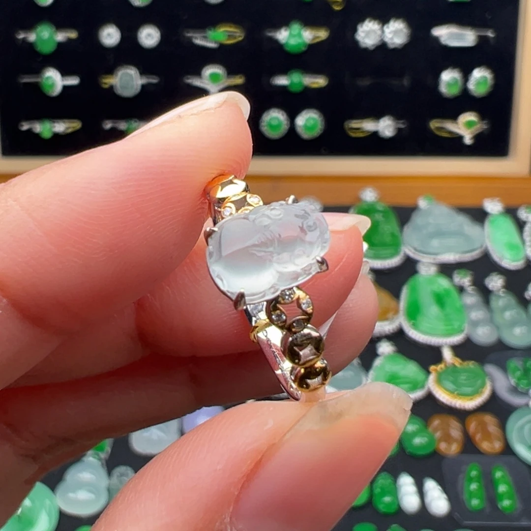 翡翠18K金镶嵌颈饰戒指