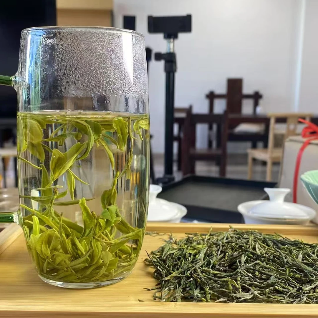 云雾群体种绿茶幽幽花香清甜果甜/冷汤更甜/125g罐装