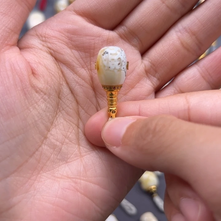 琥珀未镶嵌裸石10.5mm