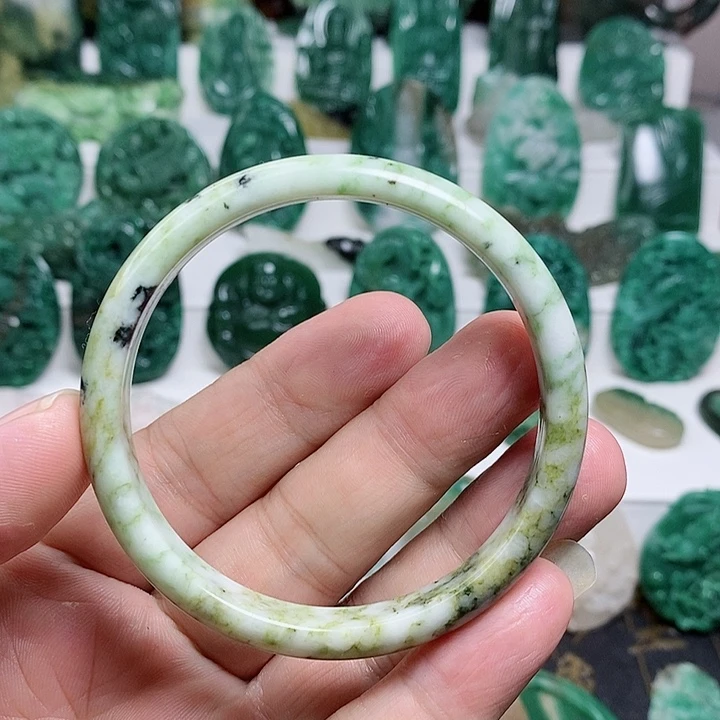 未镶嵌独山玉颈饰