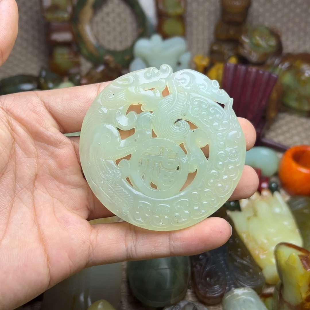 未镶嵌蛇纹石玉颈饰