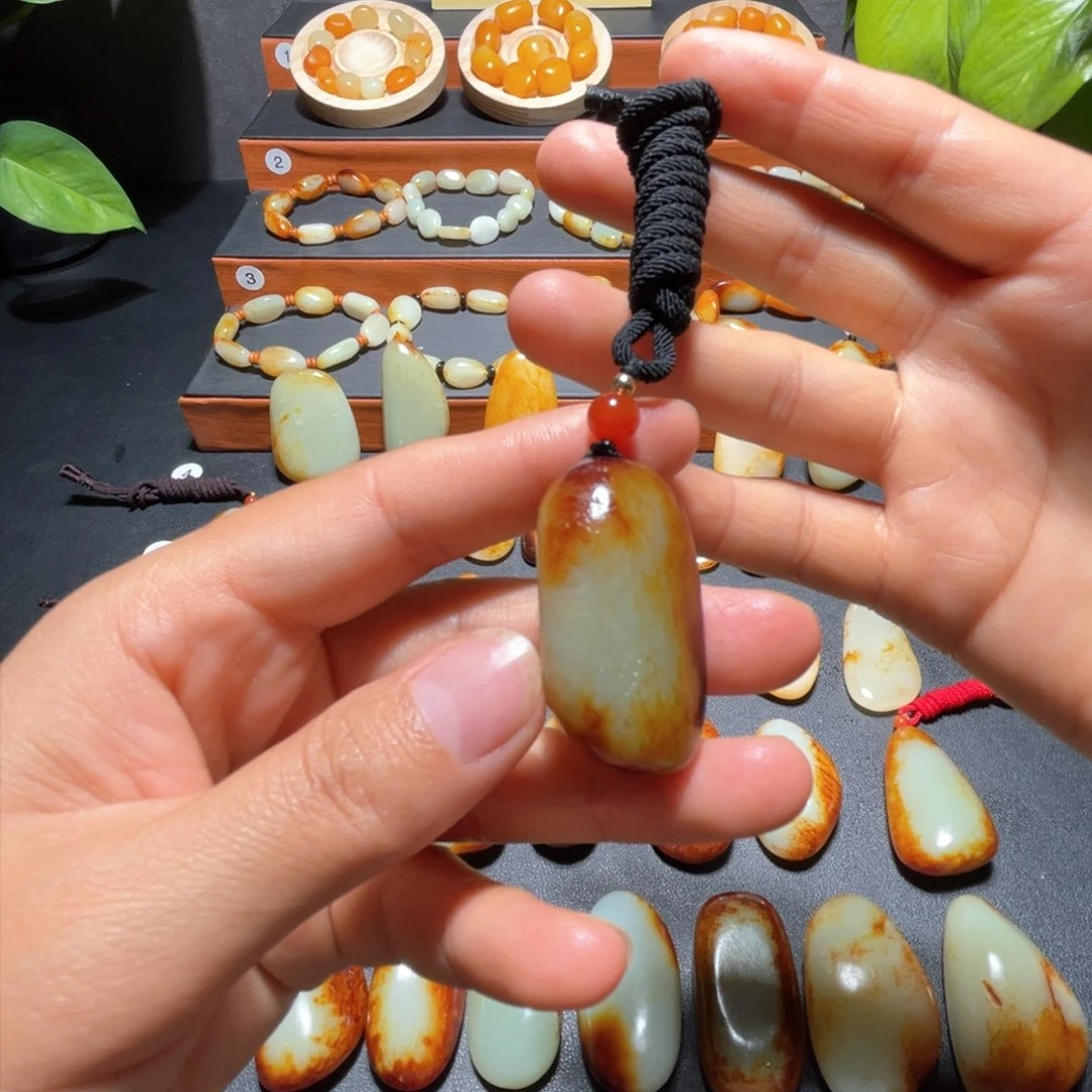 和田玉（糖玉）未镶嵌颈饰