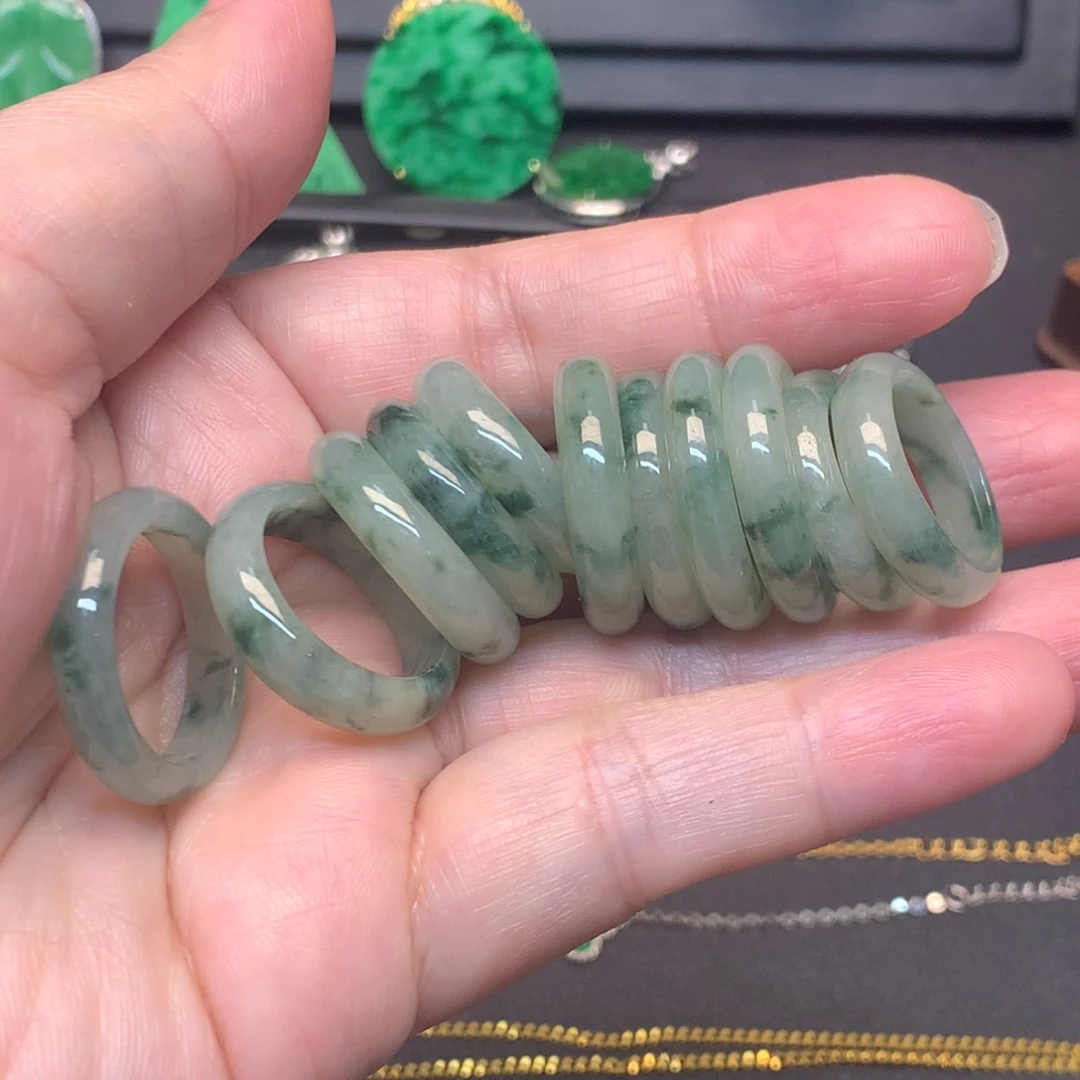 翡翠未镶嵌戒指有纹裂多样性发1件