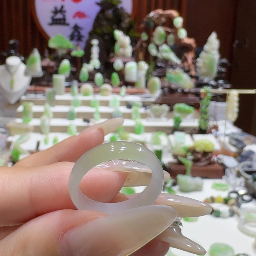 未镶嵌和田玉（翠青玉）挂件翠青卡18