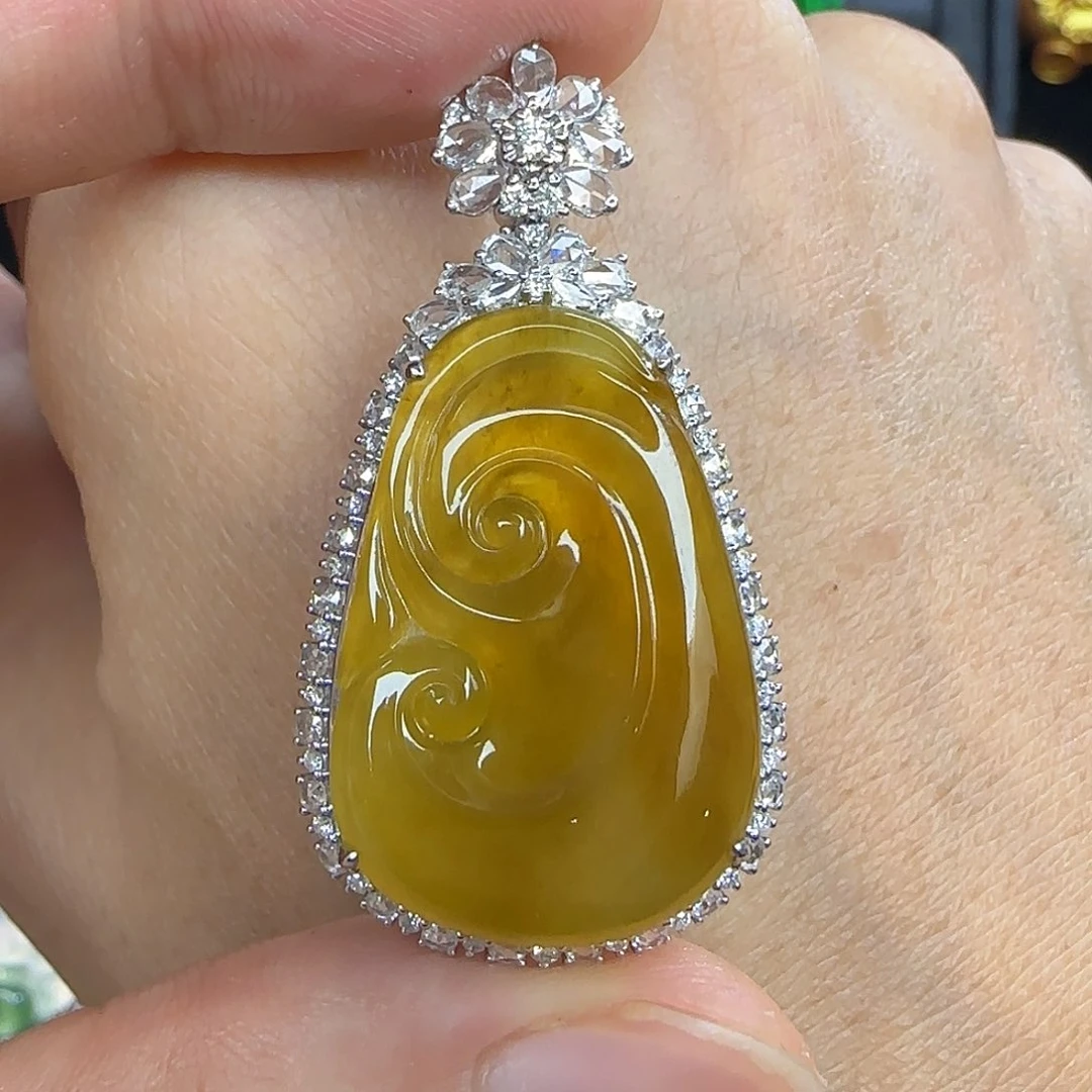 颈饰18K金镶嵌翡翠天然翡翠