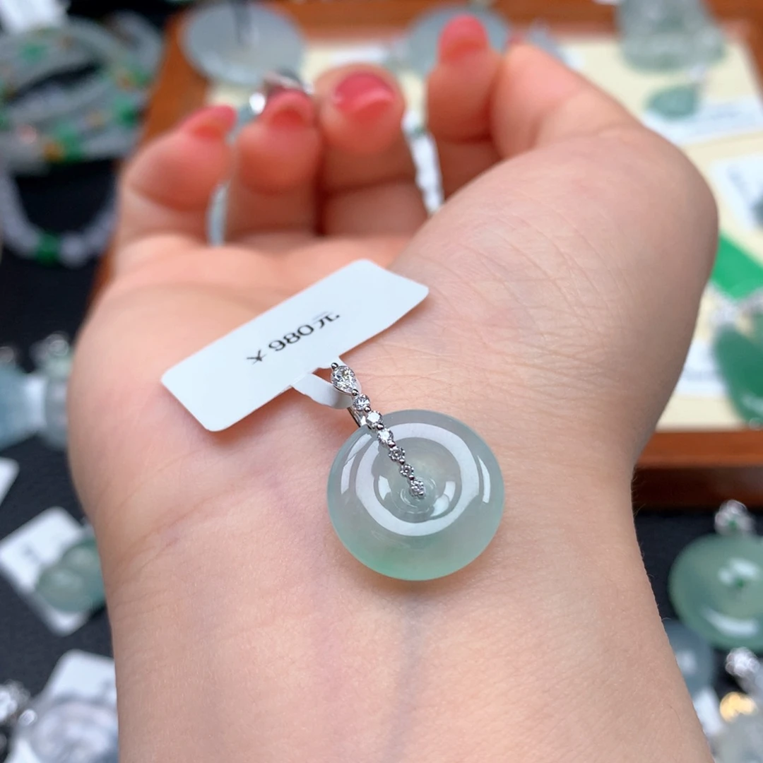 翡翠18K金镶嵌颈饰ā*ē天然翡翠