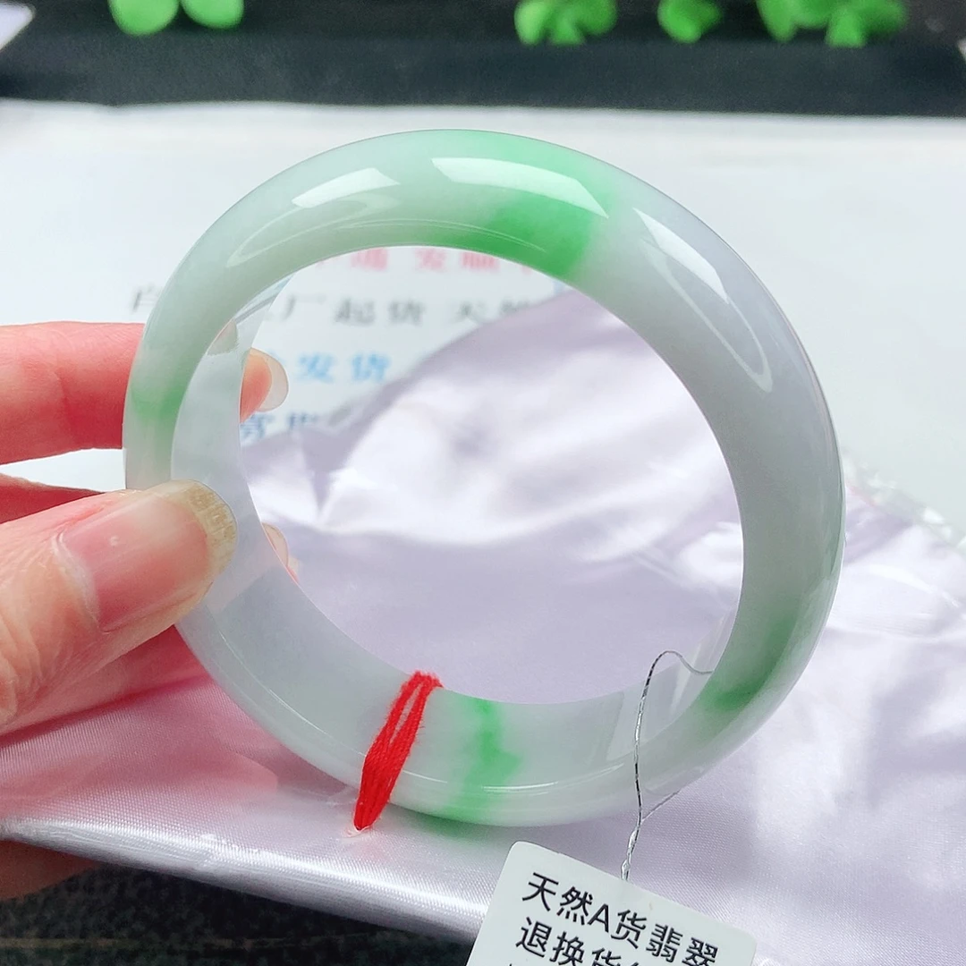 冯***英翡翠未镶嵌手镯58圈