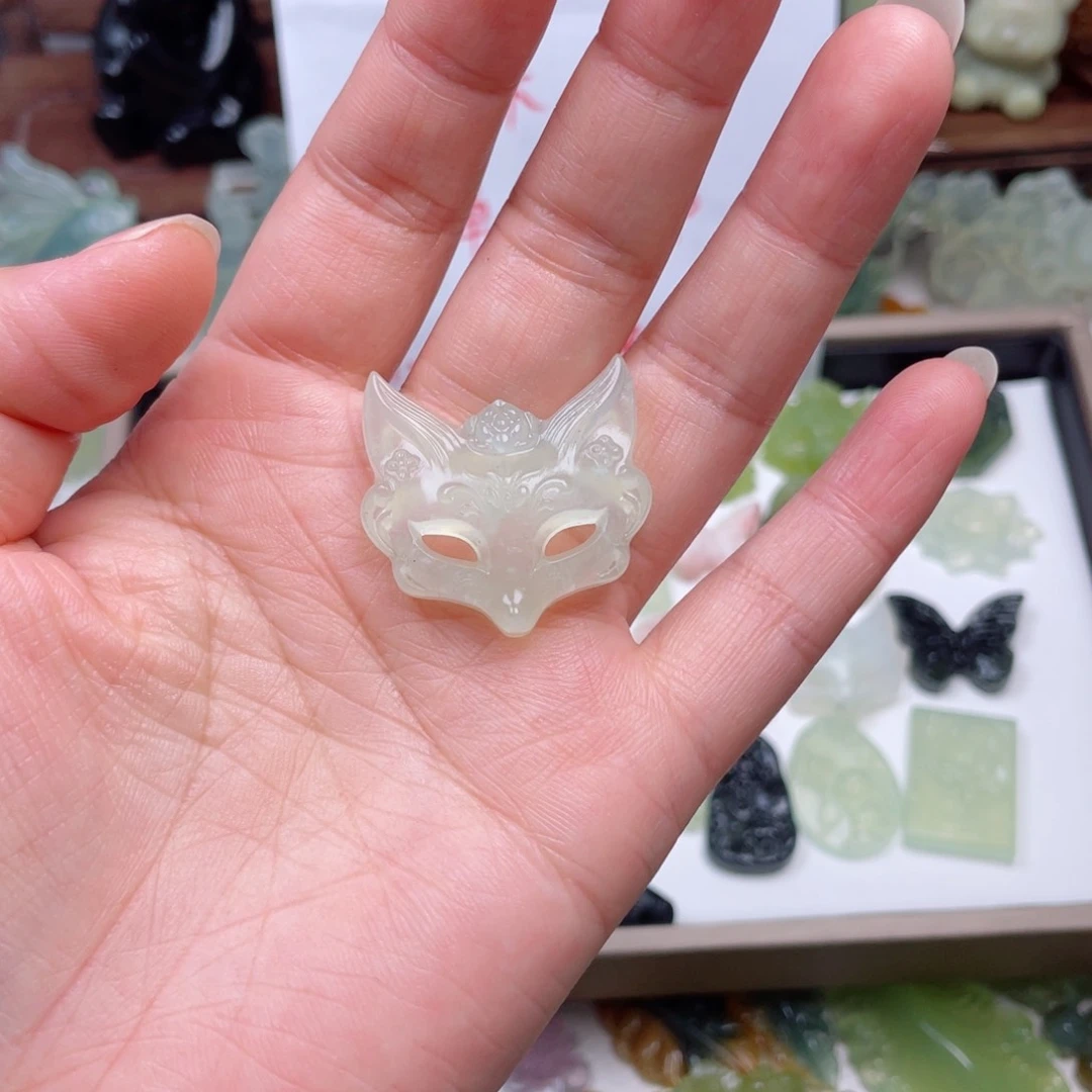 蛇纹石玉未镶嵌颈饰一***心