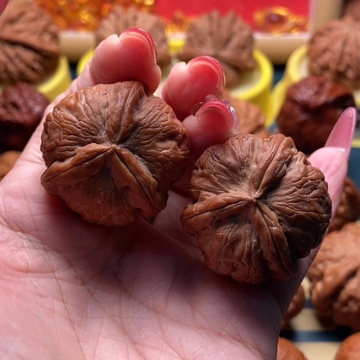 文玩核桃把件元宝三棱 小手捻 34