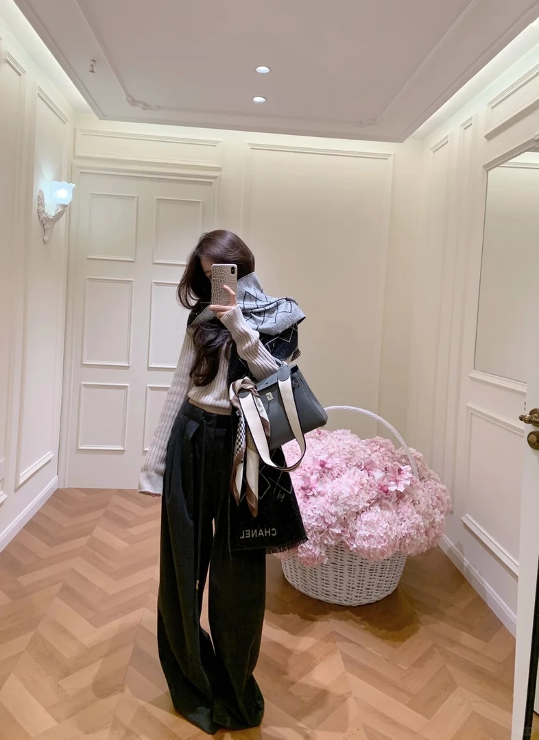 2025秋冬新款韩系轻熟小众不撞款早秋超好看针织衫上衣黑色休闲裤