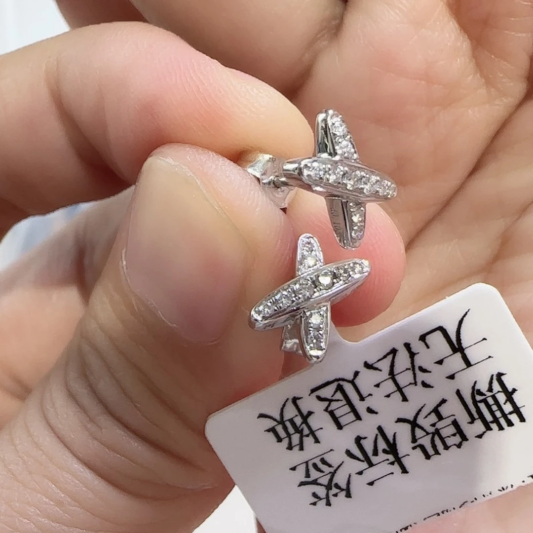 耳饰18K金镶嵌天然钻石