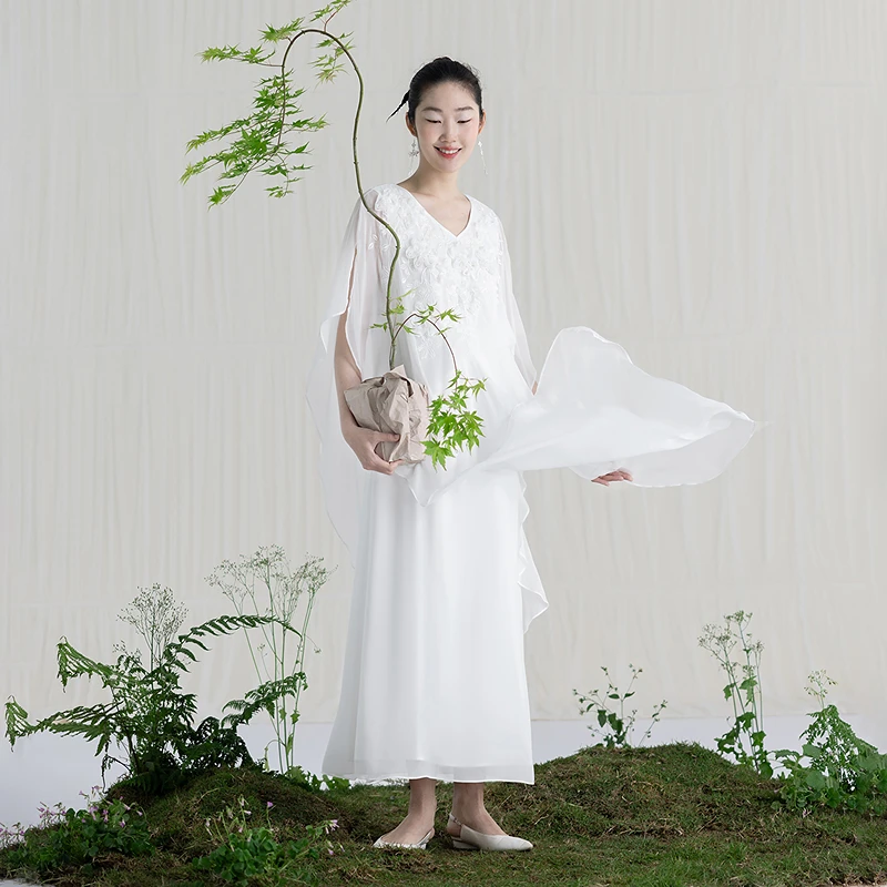 生活在左盘花钉珠真丝连衣裙绣花披肩宽松2025夏季新品1952067