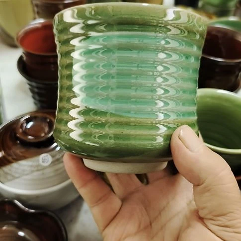 瓷片瓷器摆件，瓷片，沙锅，均有点瑕疵。