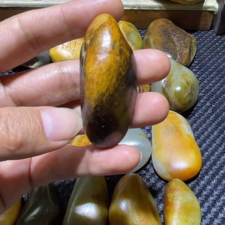 和田玉未镶嵌珠宝奇石