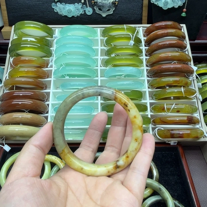 蛇纹石玉未镶嵌手镯