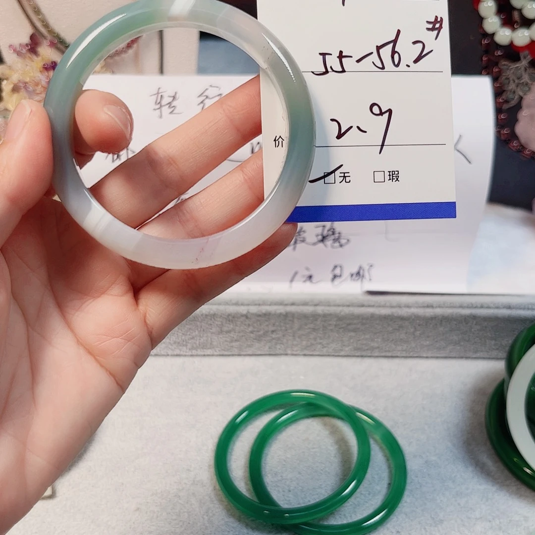 石英质玉手镯未镶嵌