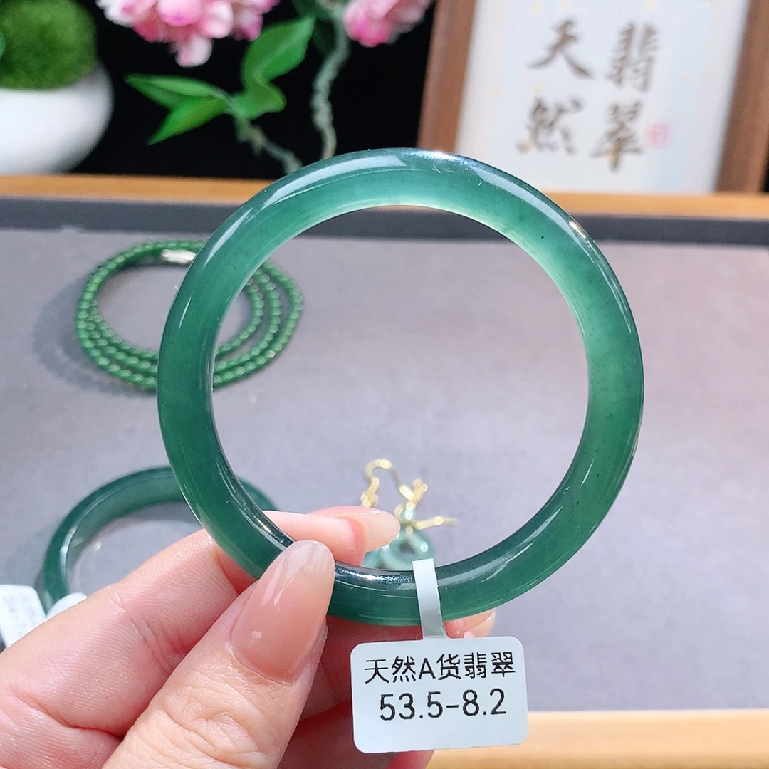 未镶嵌手镯（圆镯）翡翠