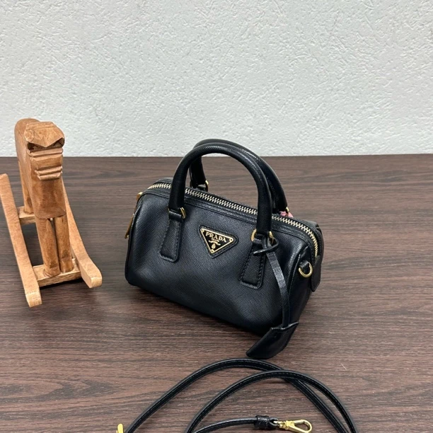 95新 Prada/普拉达 黑金十字纹波士顿单肩斜挎包 118733