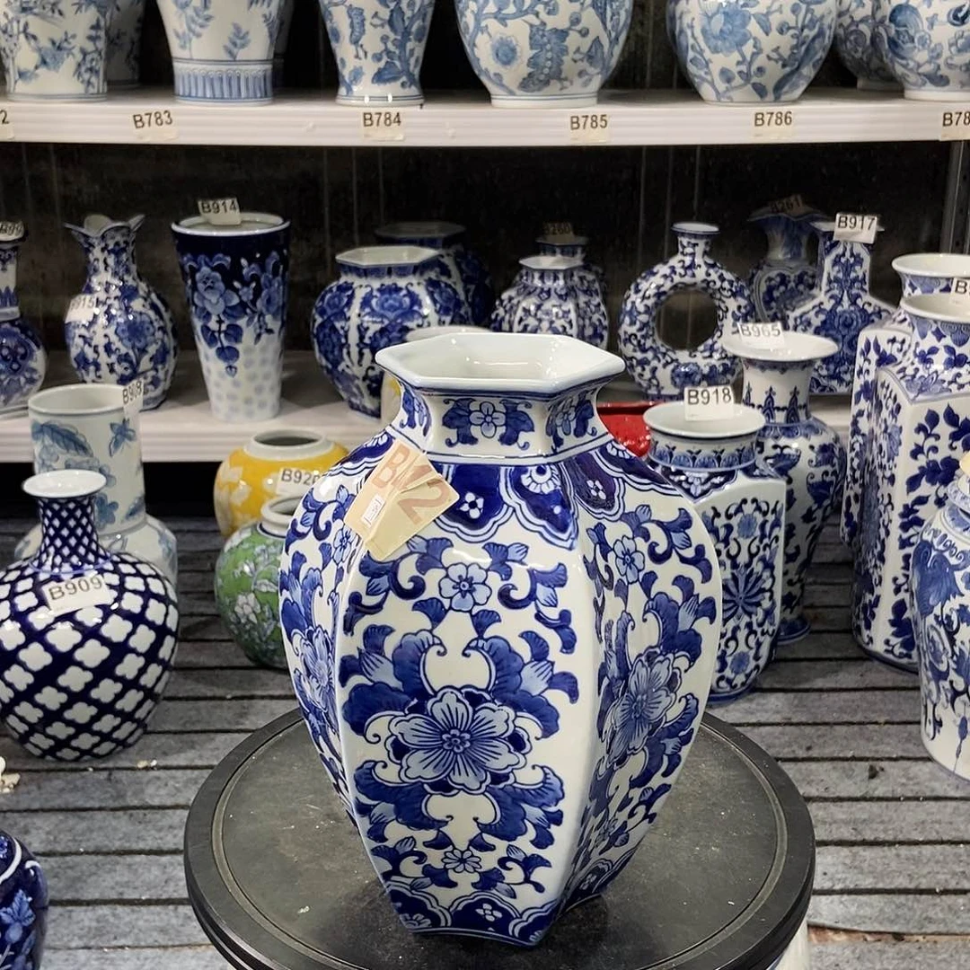 摆件花瓶手绘釉下彩