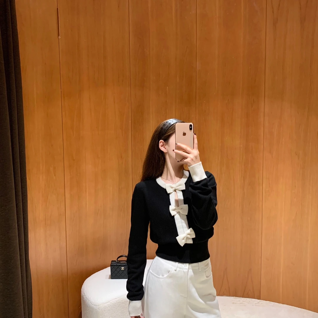 EASE Miu系小千金精致立体蝴蝶结下摆收腰软糯针织衫(含100羊毛