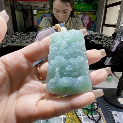 颈饰未镶嵌翡翠一个