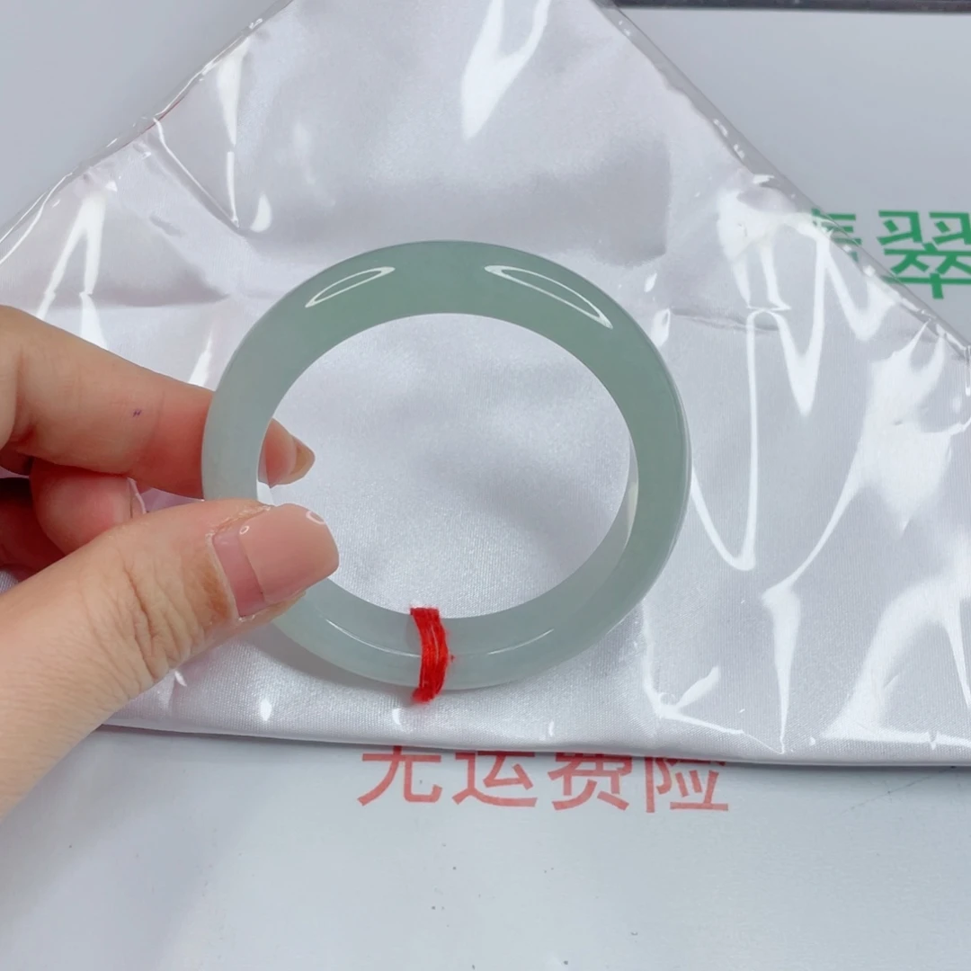 岁***歌翡翠未镶嵌手镯糯冰种水