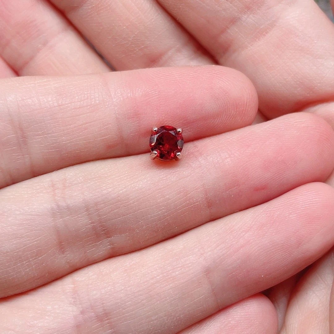 石榴石耳钉银S925镶嵌